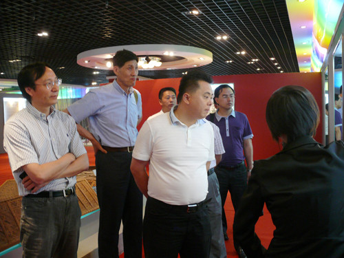 四川省彭州市代表团参观考察叠石桥国际家纺城