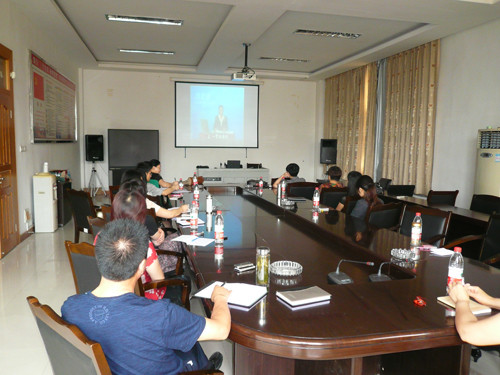 财务资产部组织员工培训