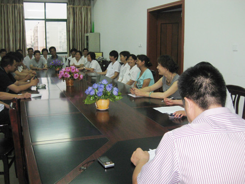 海门市老年服务中心做好防暑降温工作