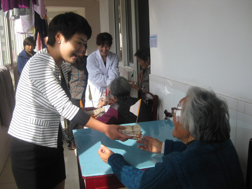 老年服务中心入住老人欢度国庆重阳双重佳节