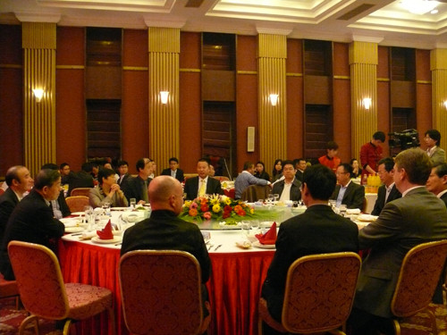 中外嘉宾参加叠石桥第三届家纺节招待酒会