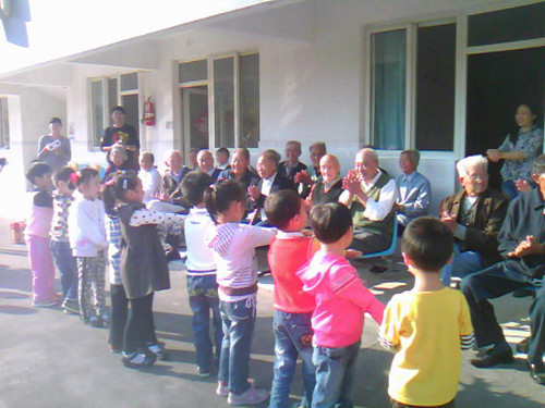 童心感恩 真情感动