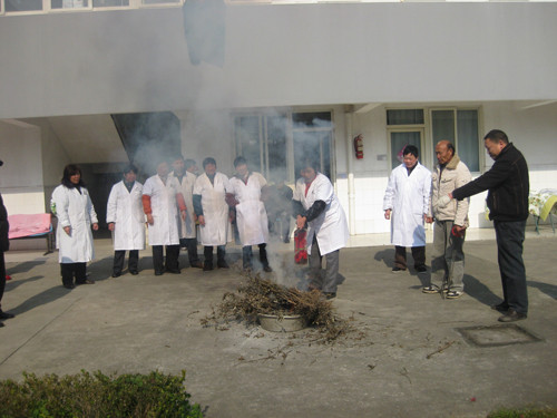 老年服务中心举行消防演练活动