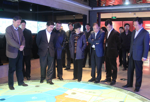 省纪委书记弘强前来叠石桥家纺城考察调研