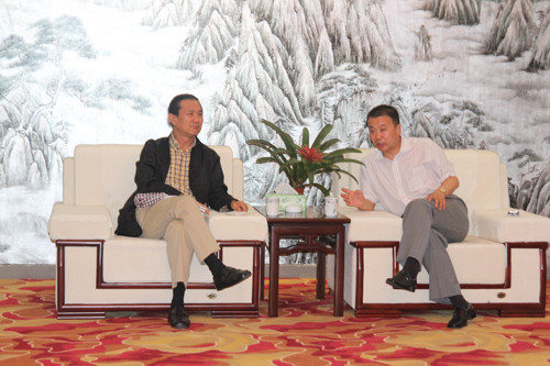 泰国安美德基金会邱威功主席参观叠石桥国际家纺城