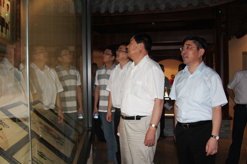 中国中小企业协会会长李子彬考察叠石桥家纺产业