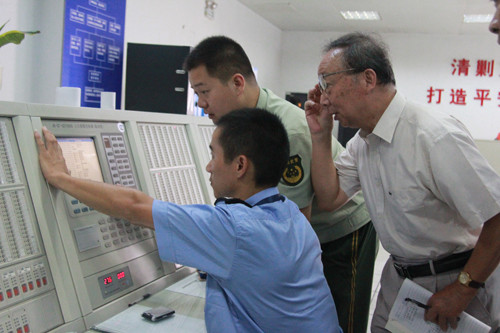 省消防总队调研家纺城三期核心交易区消防工程