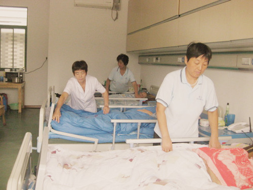 海门市老年服务中心举行护理员职业技能竞赛