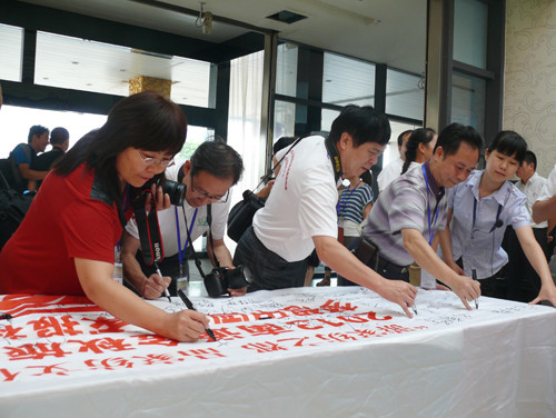百家报社聚焦叠石桥家纺城