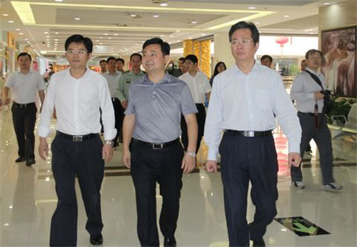 井冈山市市长、井冈山管理局局长陈敏等考察叠石桥家纺城