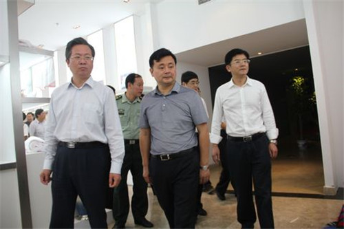 井冈山市市长、井冈山管理局局长陈敏等考察叠石桥家纺城