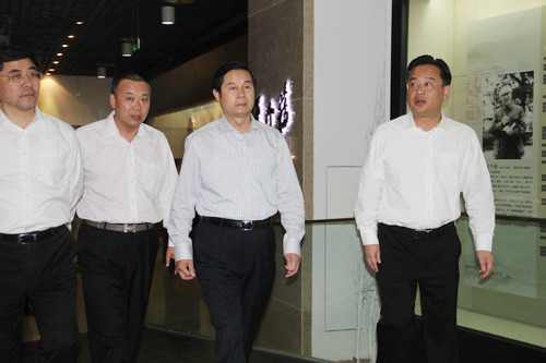 江苏省人民政府史和平副省长考察叠石桥家纺城