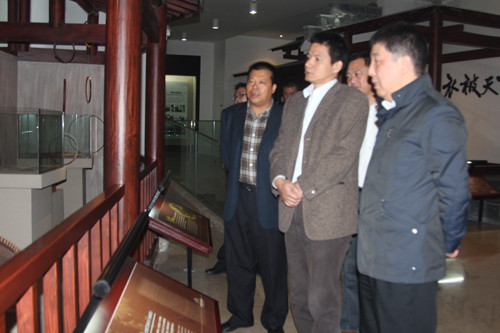 常熟海关蔡东良副关长一行前来叠石桥市场专题调研考察