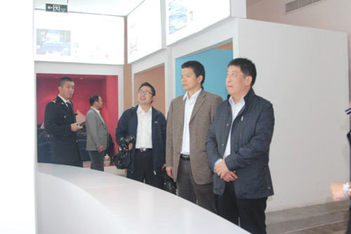 常熟海关蔡东良副关长一行前来叠石桥市场专题调研考察