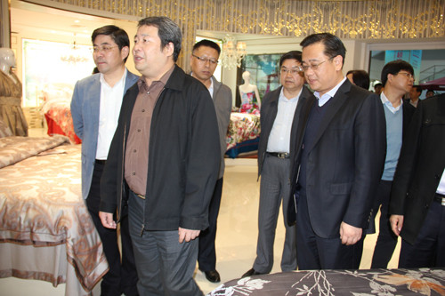 省政协副主席麻建国前来叠石桥对“走出去”战略进行专题调研