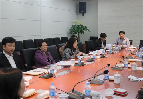 江苏省国税局有关负责人前来叠石桥家纺对试行“市场采购”贸易新方式作专题调研指导