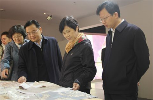 省财政厅、商务厅有关领导就叠石桥“市场贸易方式”作专题调研