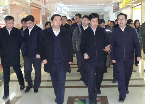 商务部副部长兼国际贸易谈判代表钟山前来叠石桥家纺城调研