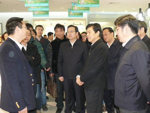 商务部副部长兼国际贸易谈判代表钟山前来叠石桥家纺城调研