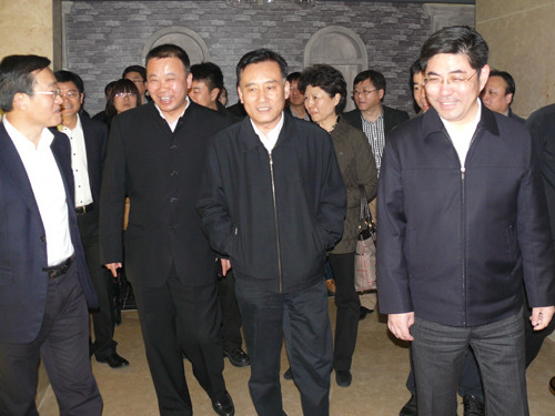 国家发改委经济贸易司司长王宝伟调研叠石桥国际家纺城