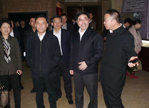 国家发改委经济贸易司司长王宝伟调研叠石桥国际家纺城