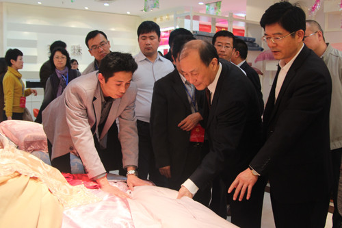 侨商精英考察叠石桥国际家纺城