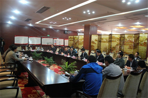 省委研究室领导专题调研叠石桥市场采购贸易方式工作
