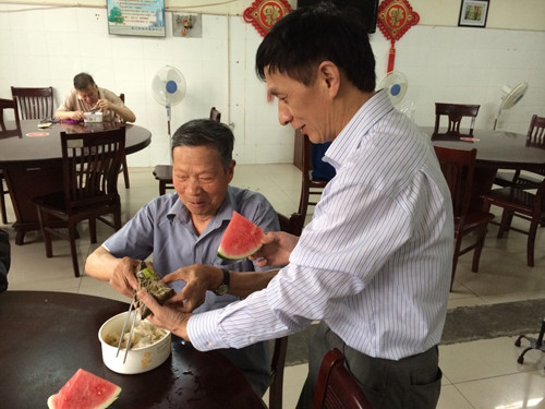 海门市老年服务中心为入住老人送上端午祝福