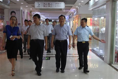 连云港市东海县常务副县长董桂军率队考察学习叠石桥家纺市场开发建设情况