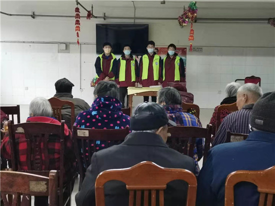 海门中学青年志愿者协会来老年服务中心开展送温情慰问活动